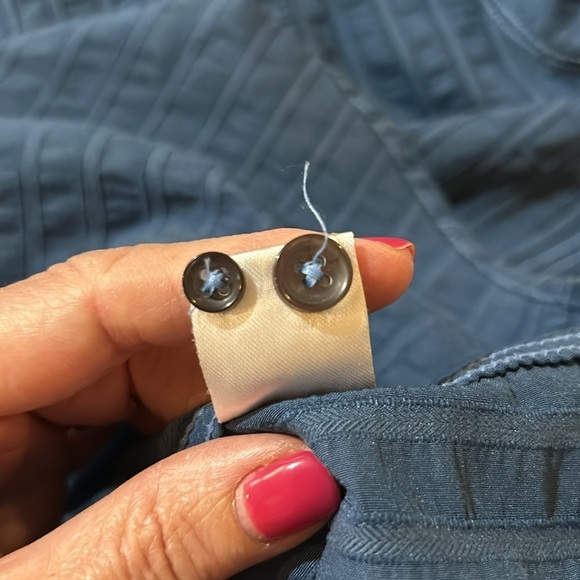 Duke’s Button Down. XL - Picture 8 of 9